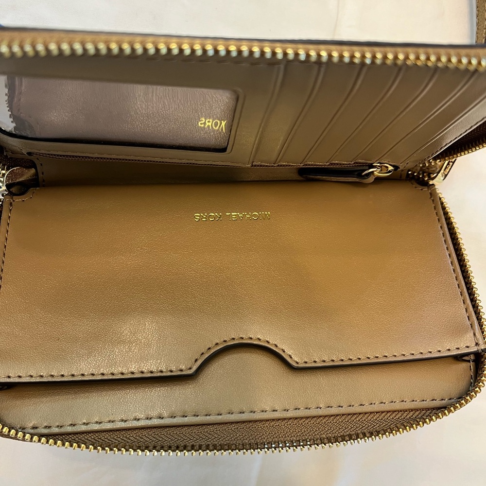 MICHAEL KORS Jet Set NWOT 
Saffiano Leather Medium Wristlet Wallet Camel 6 Cards - Picture 5 of 6